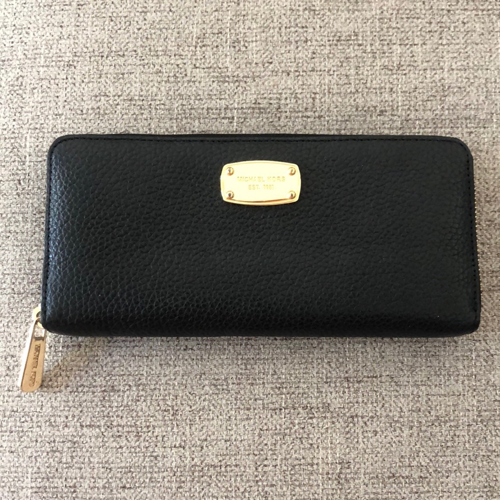 Michael Kors Black zipper wallet